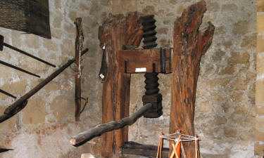 http://www.whatson-northcyprus.com/images/kyrenia/folk%20arts/olive_press.JPG